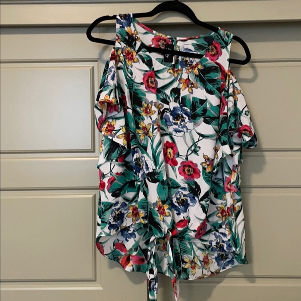 Floral Top with tie in the front
